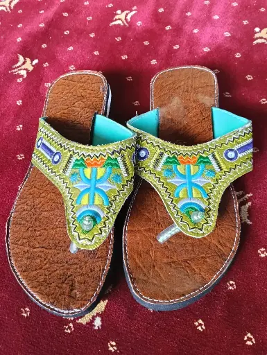 Adult Ladies Sandles (No 40)