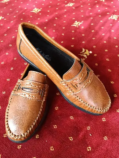 Ladies shoe (No 39)